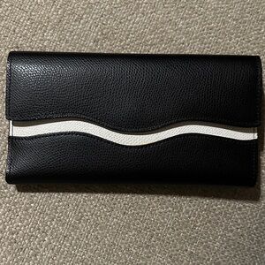 Halogen Black and White Wave Pattern Long Wallet